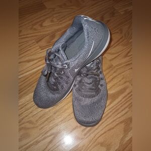 Nike Flex Supreme TR6 Gray & White. Women's 9.5 Wide